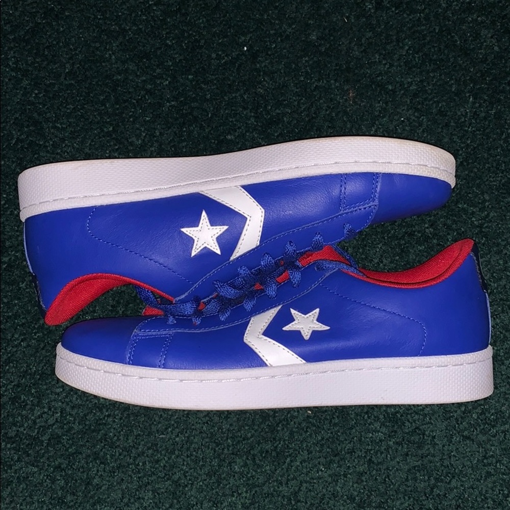 Converse low top sneakers size 10.5